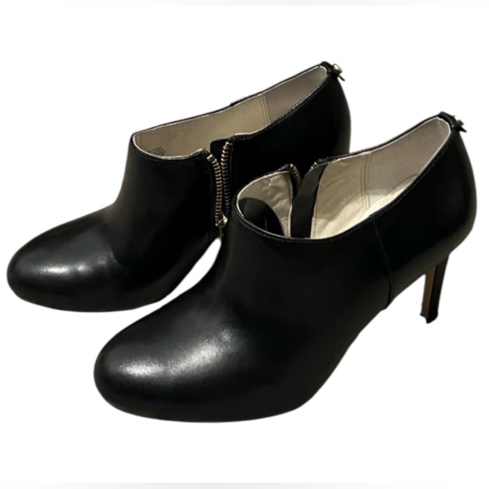 Michael Michael Kors Kitten women’s 7 heeled black leather ankle boots